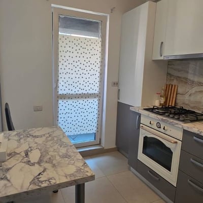 Miete einer komfortablen, möblierten 1-Zimmer-Wohnung, 6. Bezirk, Bukarest, Rumänien